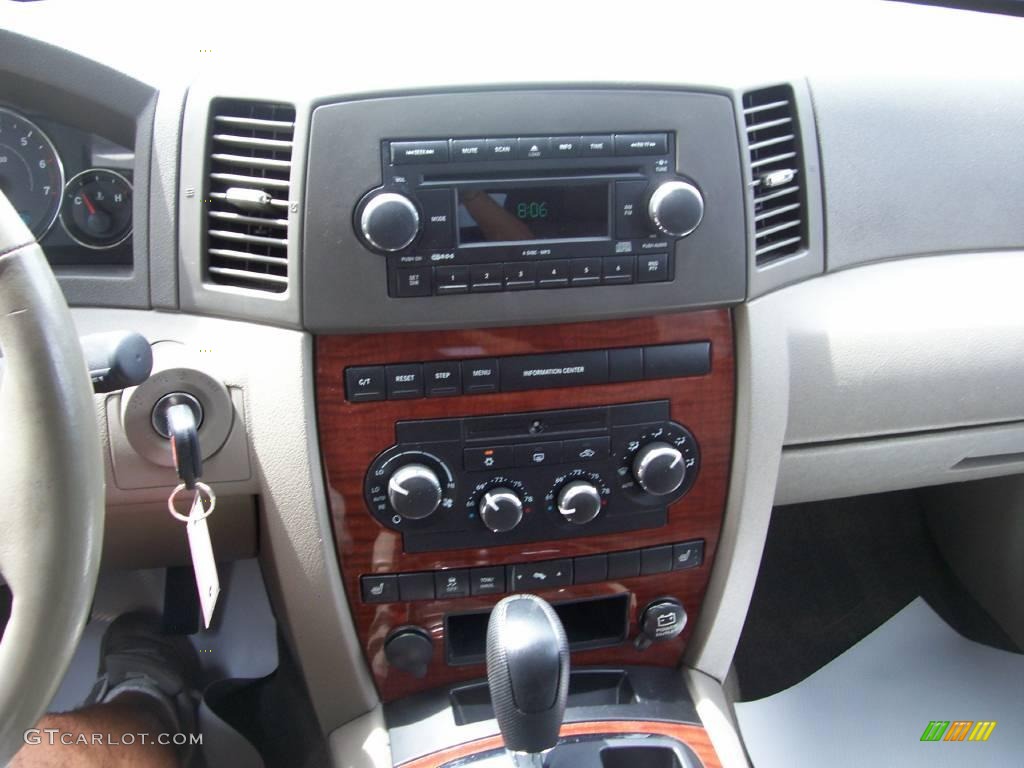 2005 Grand Cherokee Limited 4x4 - Deep Beryl Green Pearl / Dark Khaki/Light Graystone photo #31