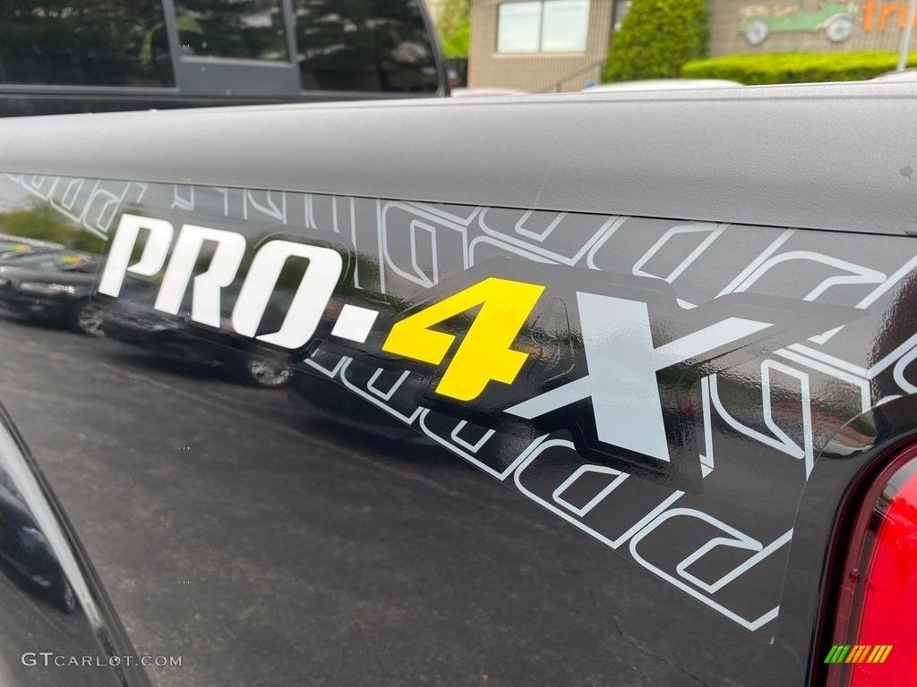 2019 Nissan Frontier Pro-4X Crew Cab 4x4 Marks and Logos Photo #141939498
