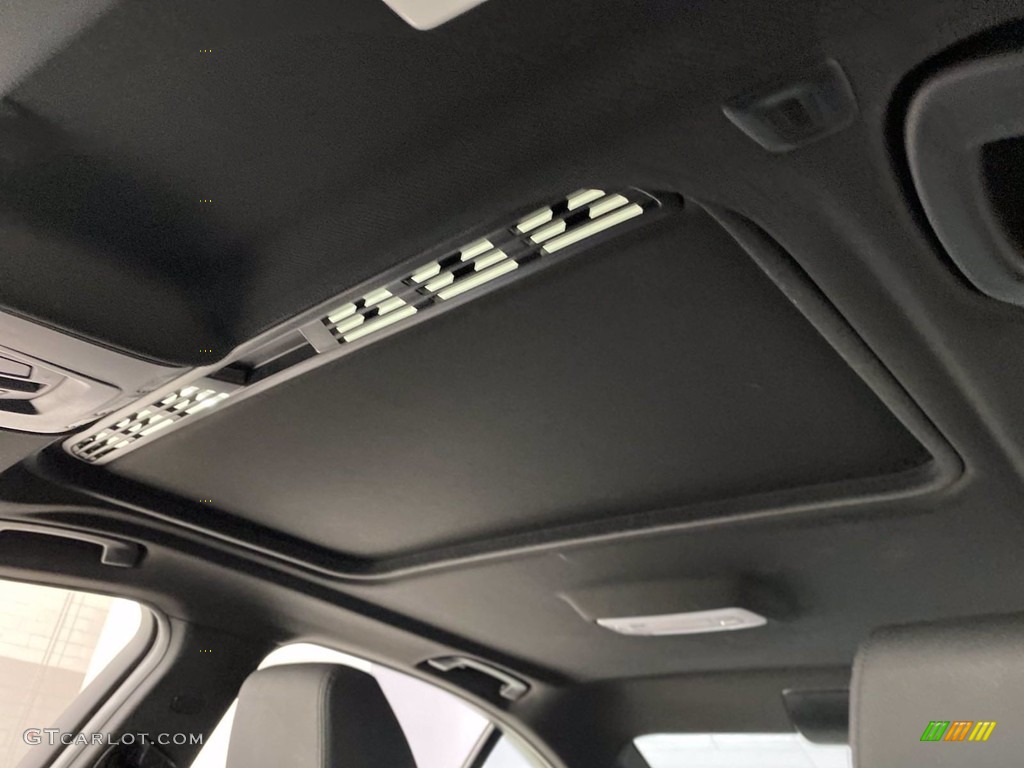 2018 3 Series 330i Sedan - Black Sapphire Metallic / Black photo #31