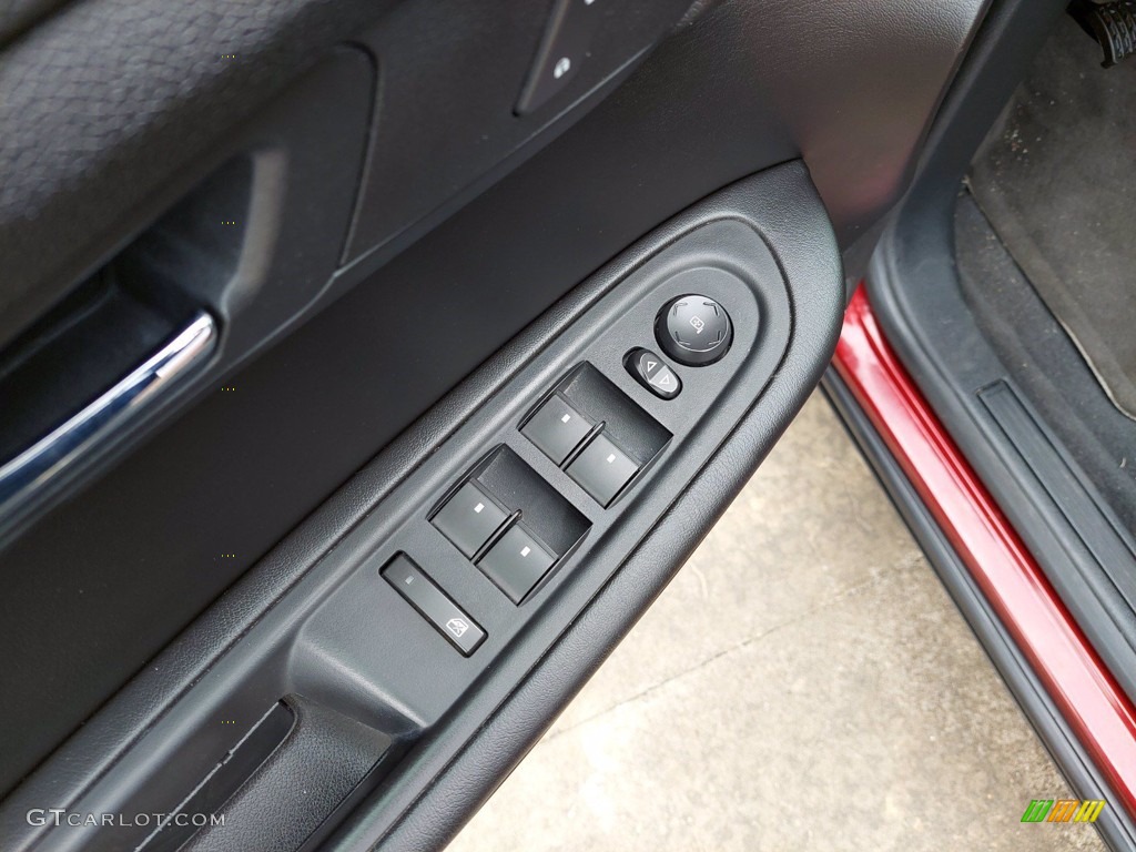 2017 Traverse LT - Siren Red Tintcoat / Ebony photo #11