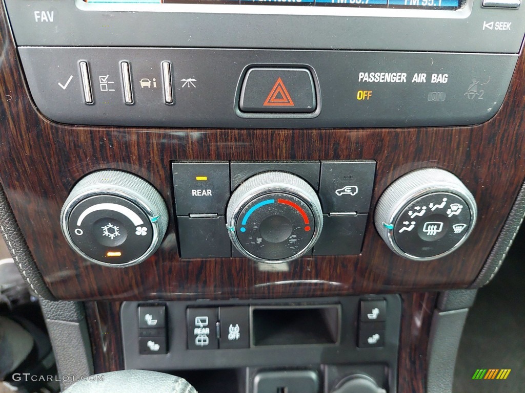 2017 Traverse LT - Siren Red Tintcoat / Ebony photo #18