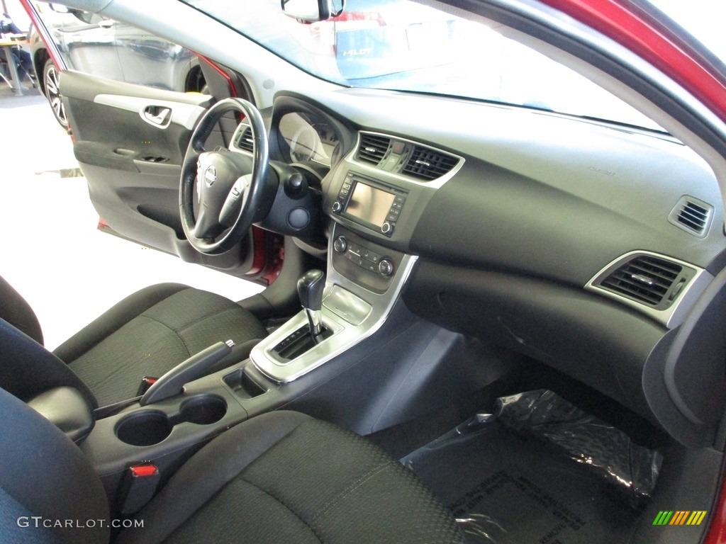 2013 Sentra SR - Red Brick / Charcoal photo #15