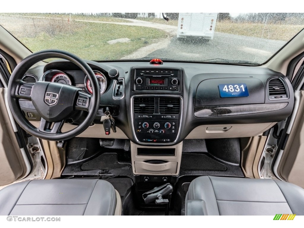 2014 Grand Caravan SE w/Wheelchair Access - Bright White / Black/Light Graystone photo #30