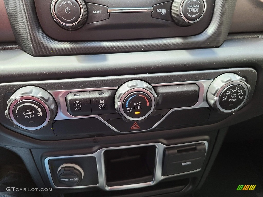 2021 Gladiator Sport 4x4 - Snazzberry Pearl / Black photo #16