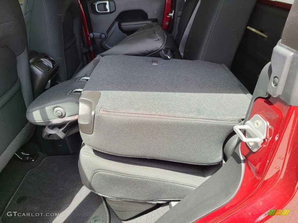 2021 Gladiator Sport 4x4 - Snazzberry Pearl / Black photo #24