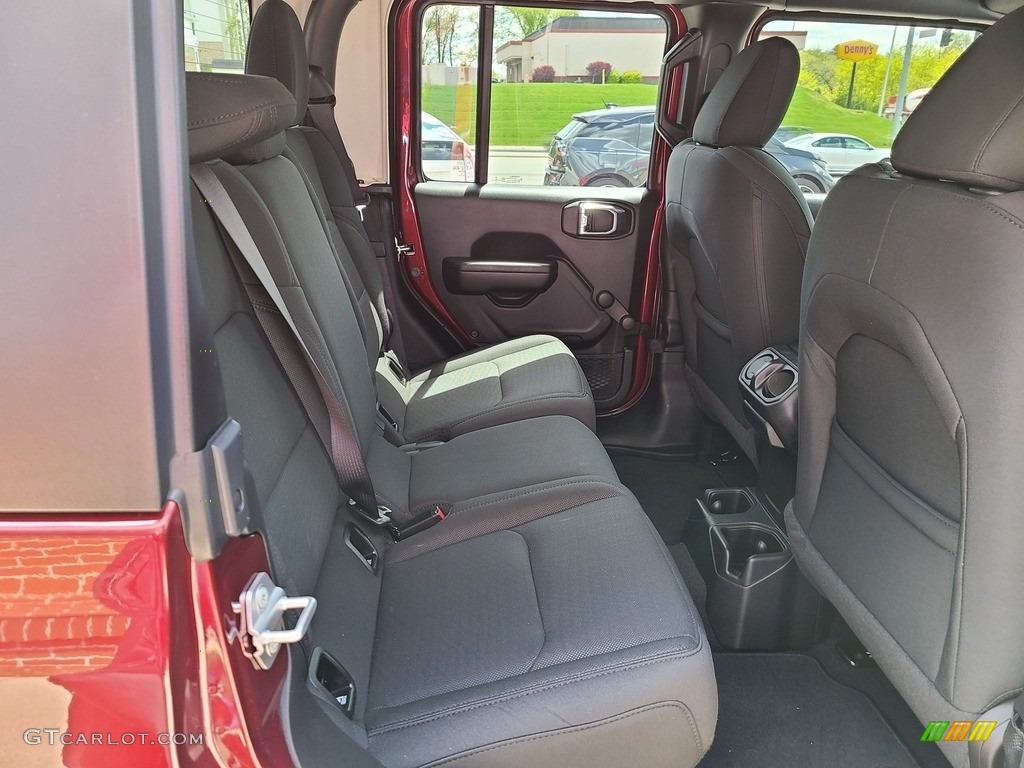 2021 Gladiator Sport 4x4 - Snazzberry Pearl / Black photo #30