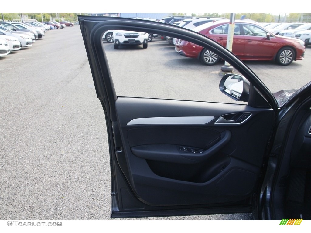 2018 Q3 2.0 TFSI Premium quattro - Daytona Gray Metallic / Black photo #9