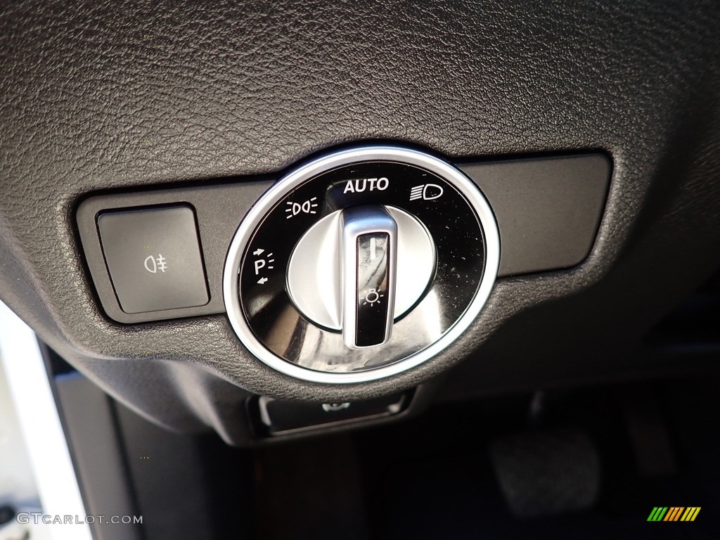 2017 Infiniti QX30 Premium AWD Controls Photos