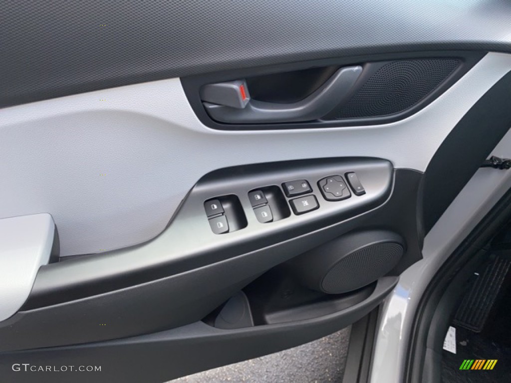 2022 Hyundai Kona SE AWD Door Panel Photos