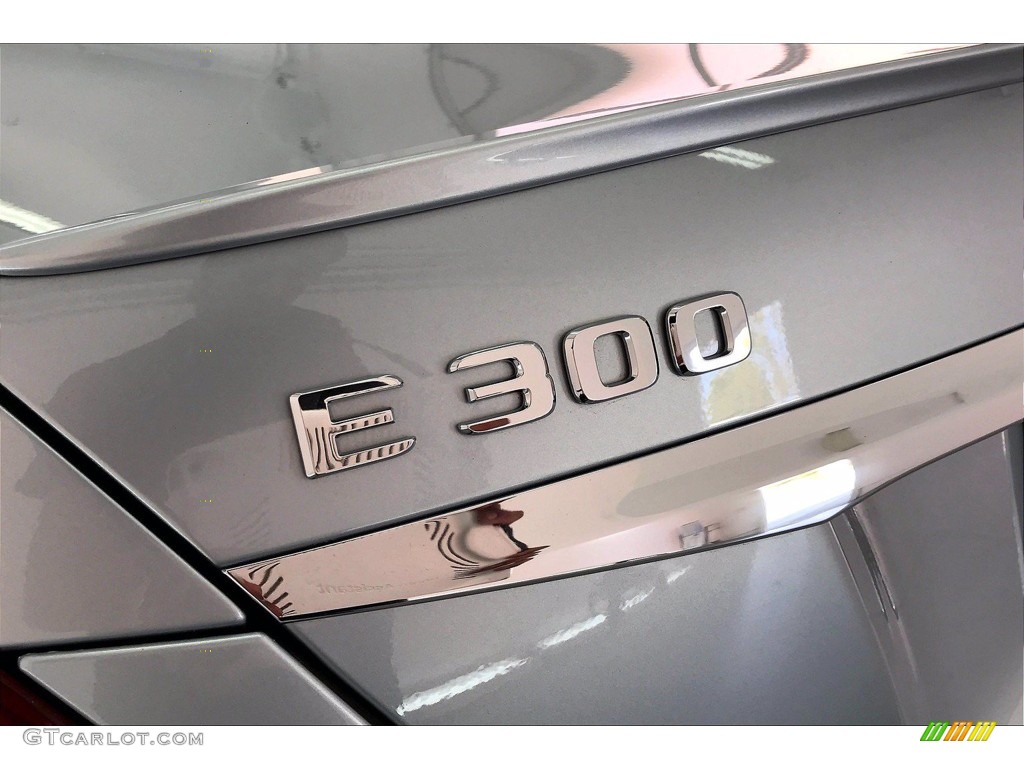 2018 Mercedes-Benz E 300 Sedan Marks and Logos Photos