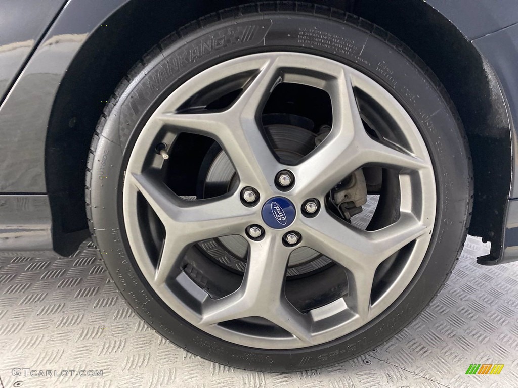2017 Ford Focus ST Hatch Wheel Photos