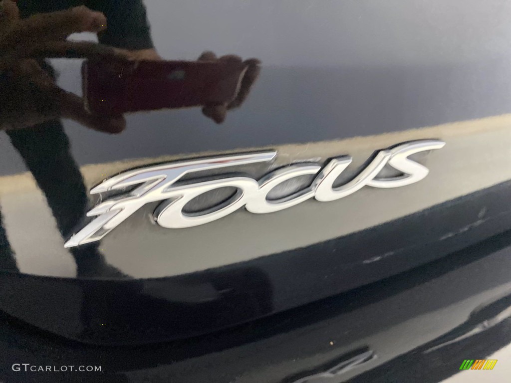 2017 Ford Focus ST Hatch Marks and Logos Photo #141978060