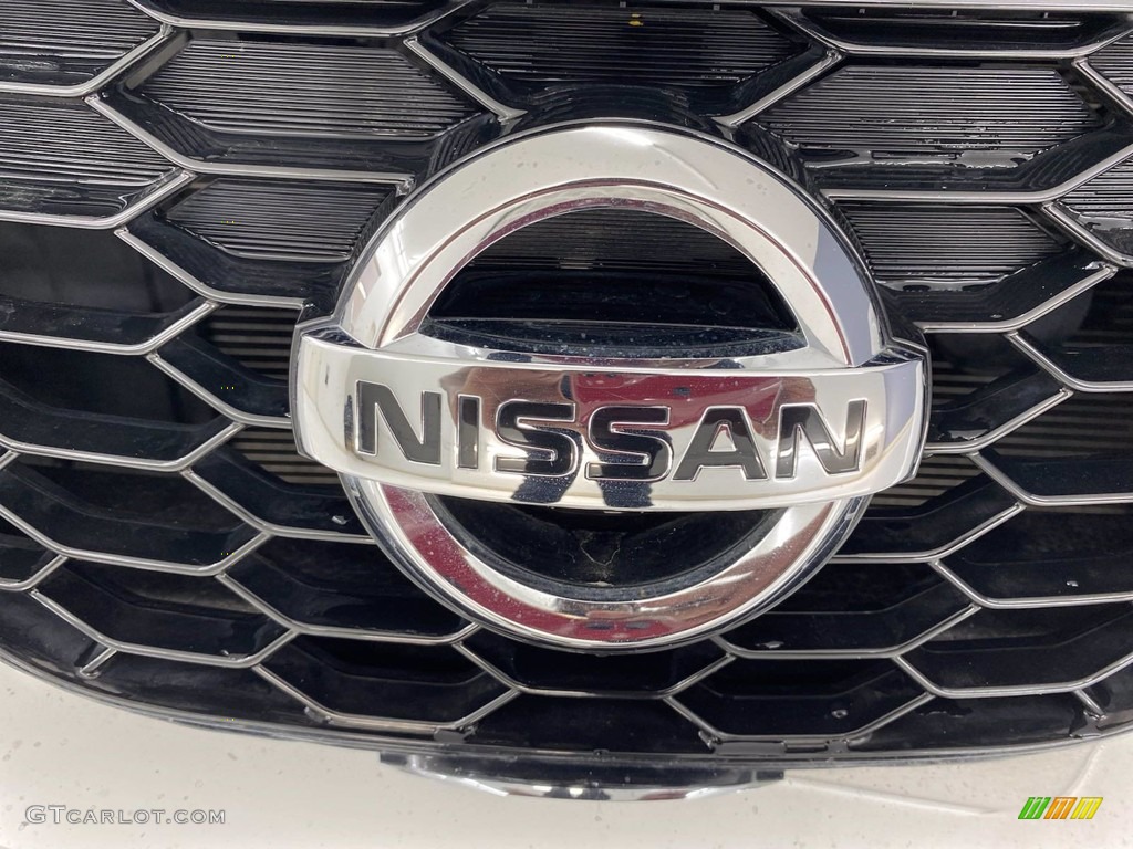 2016 Nissan Sentra SV Marks and Logos Photo #141978680