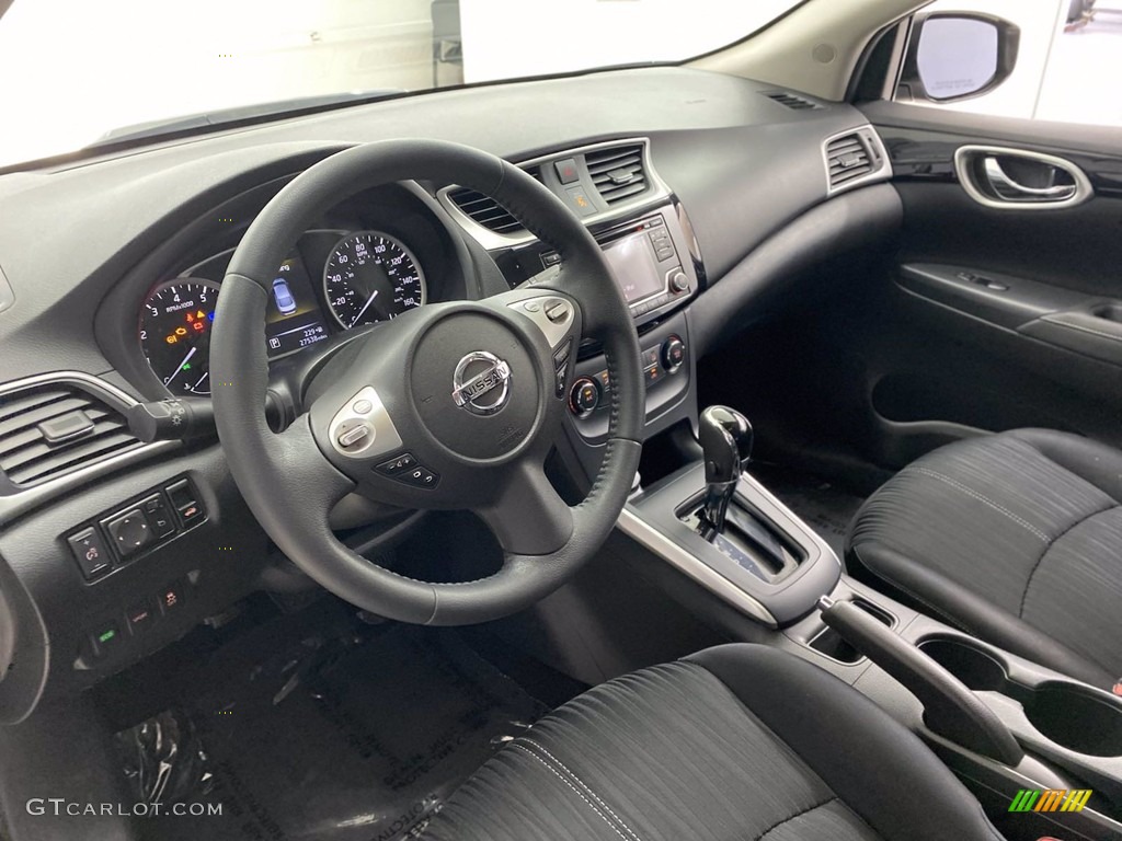 Charcoal Interior 2016 Nissan Sentra SV Photo #141978839