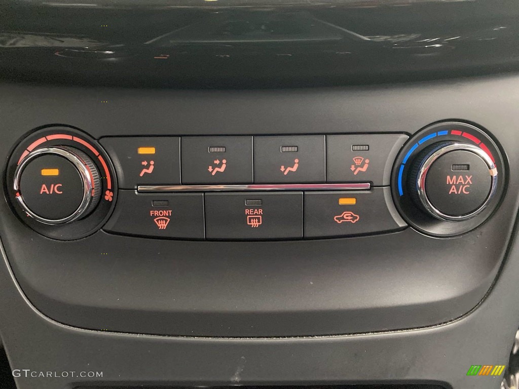 2016 Nissan Sentra SV Controls Photos