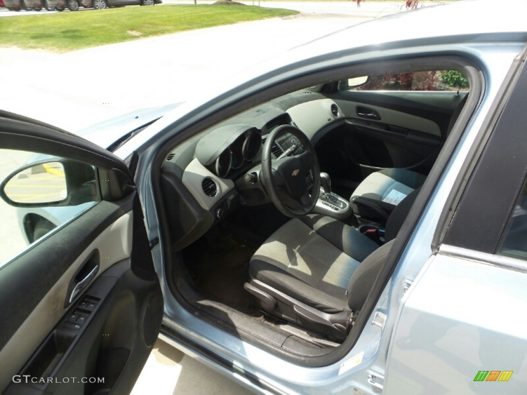 2011 Cruze LS - Imperial Blue Metallic / Jet Black/Medium Titanium photo #2