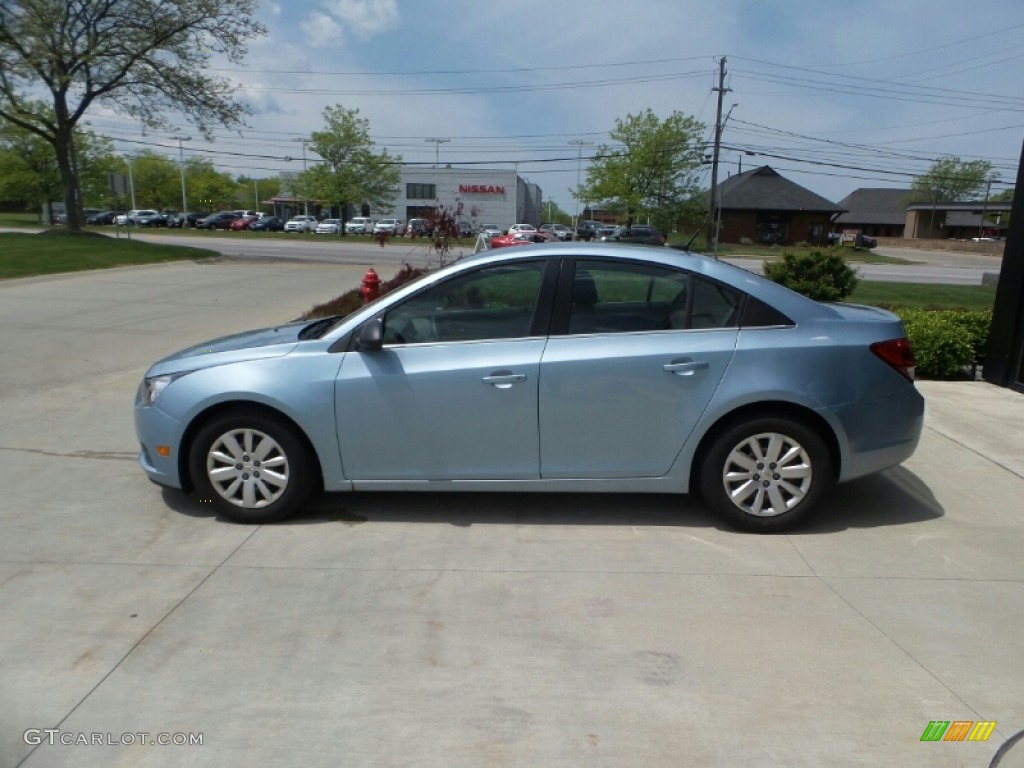 2011 Cruze LS - Imperial Blue Metallic / Jet Black/Medium Titanium photo #3