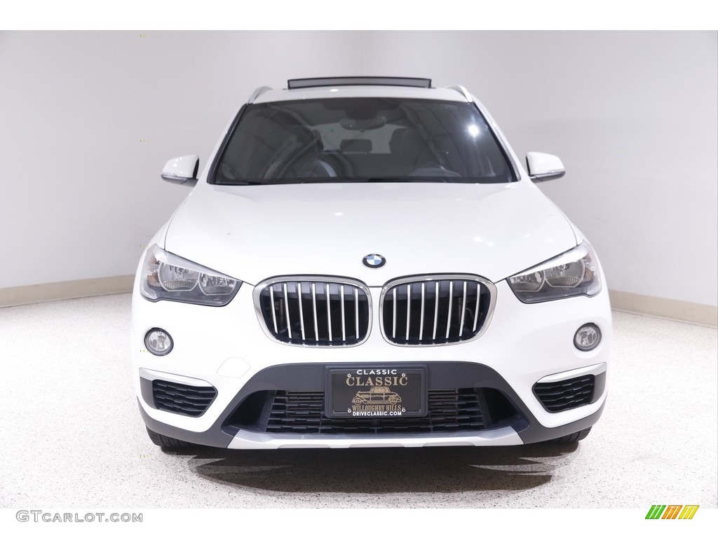 2018 X1 xDrive28i - Alpine White / Black photo #2