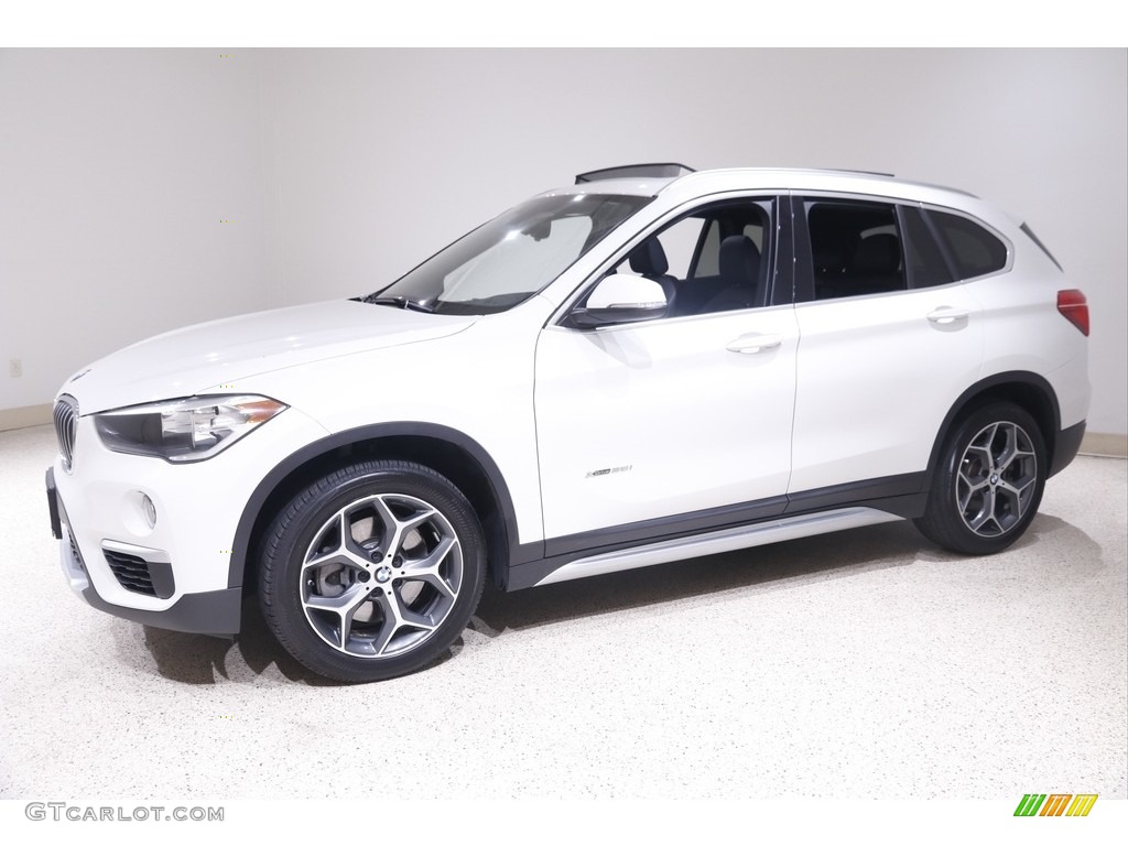 2018 X1 xDrive28i - Alpine White / Black photo #3
