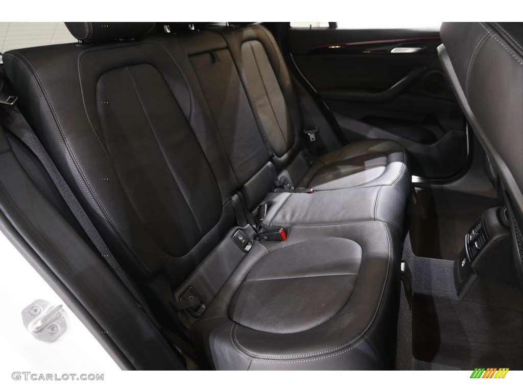 2018 X1 xDrive28i - Alpine White / Black photo #16