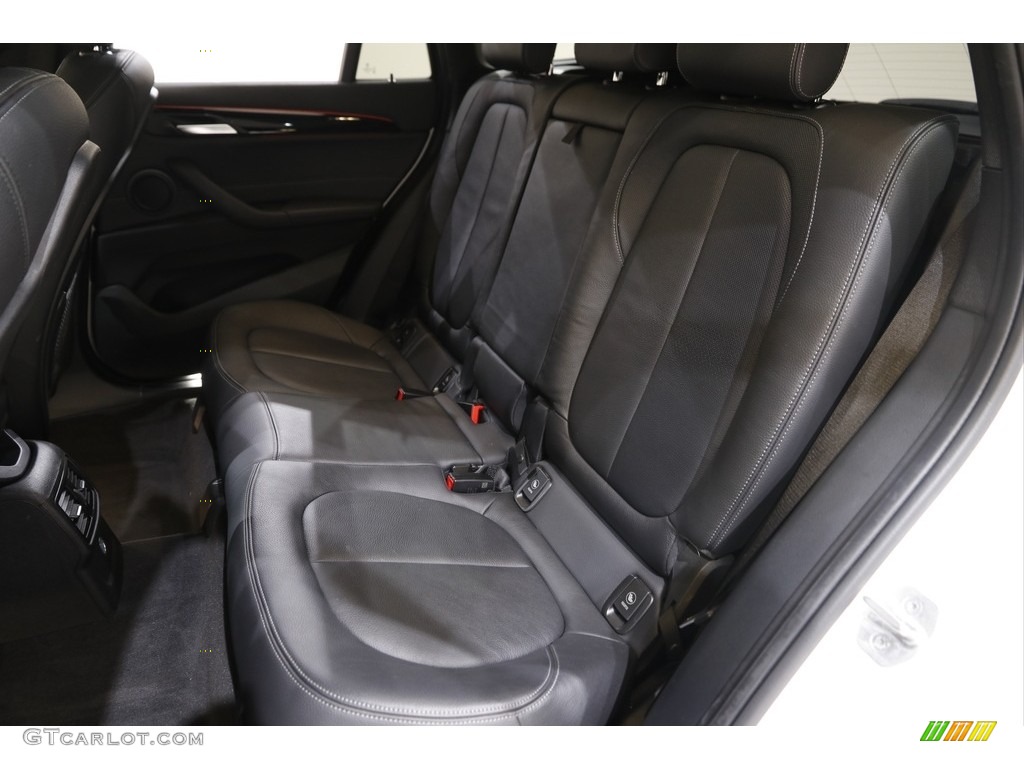 2018 X1 xDrive28i - Alpine White / Black photo #17