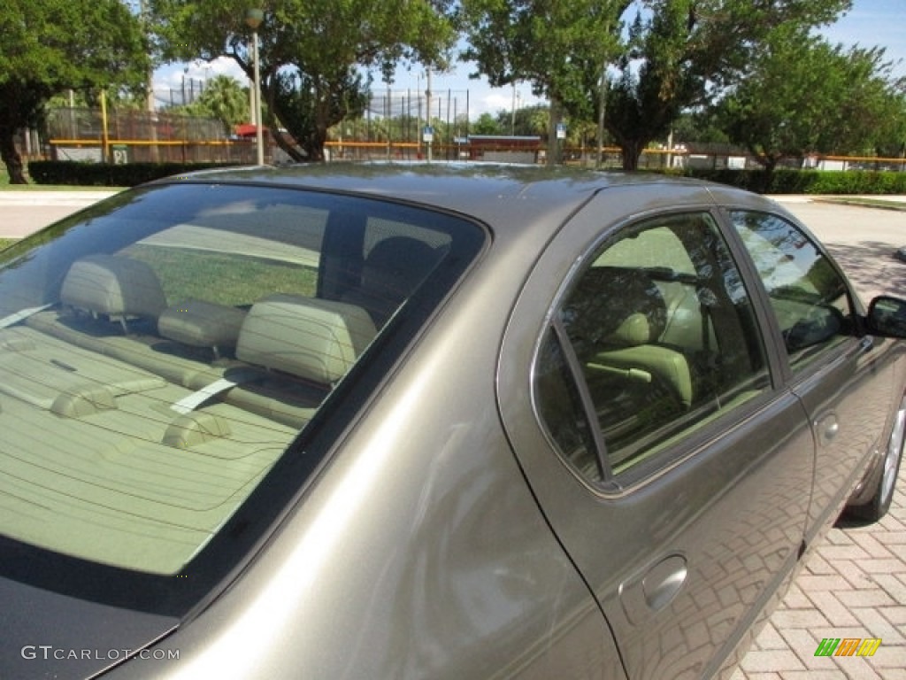 2003 I 35 - Millennium Jade Green / Beige photo #20