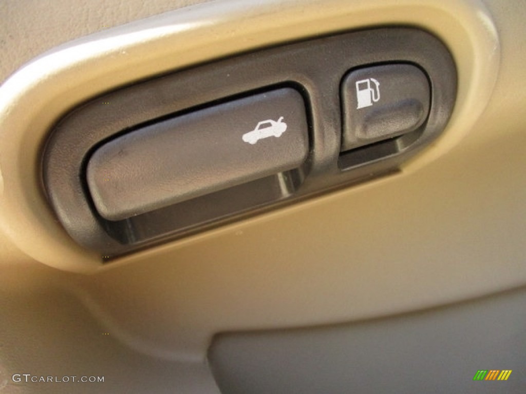 2003 I 35 - Millennium Jade Green / Beige photo #32