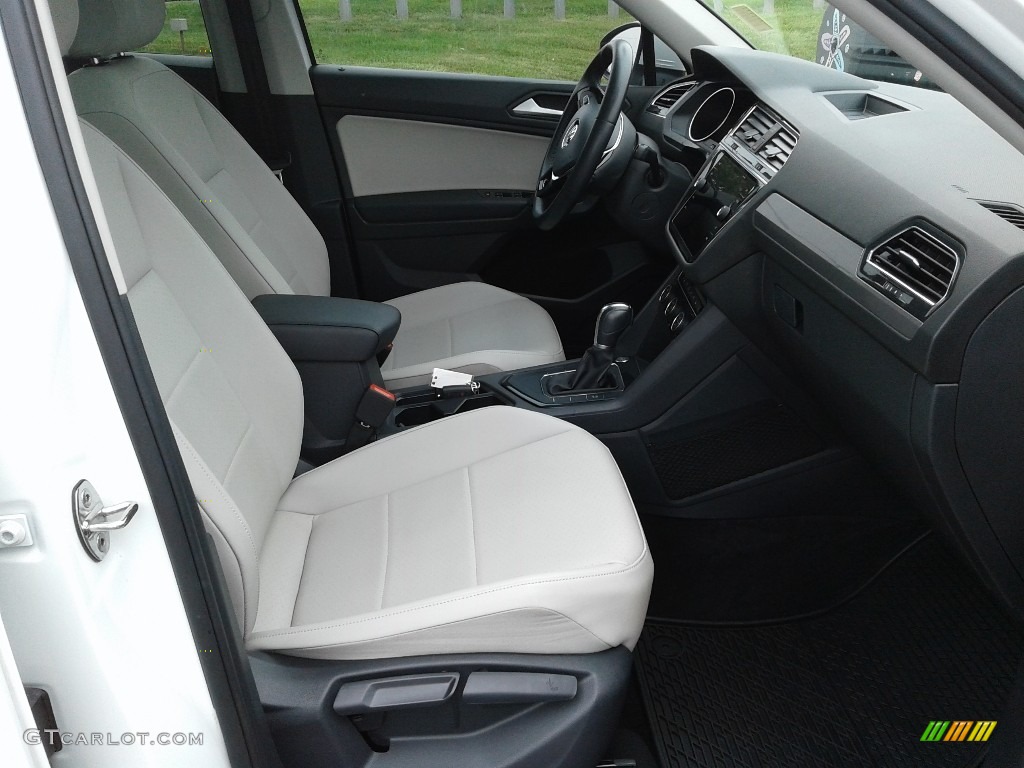 2019 Volkswagen Tiguan SE Front Seat Photo #141997812
