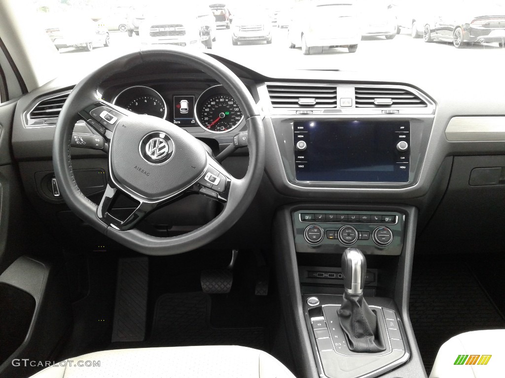 2019 Volkswagen Tiguan SE Storm Gray Dashboard Photo #141997836