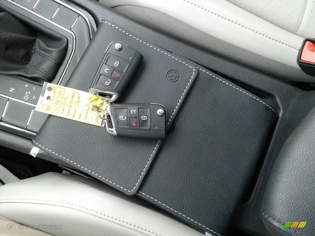 2019 Volkswagen Tiguan SE Keys Photos
