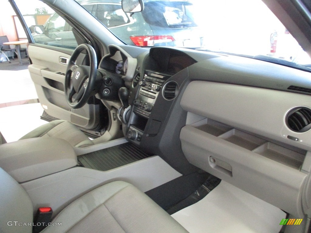 2015 Honda Pilot SE 4WD Gray Dashboard Photo #141998556