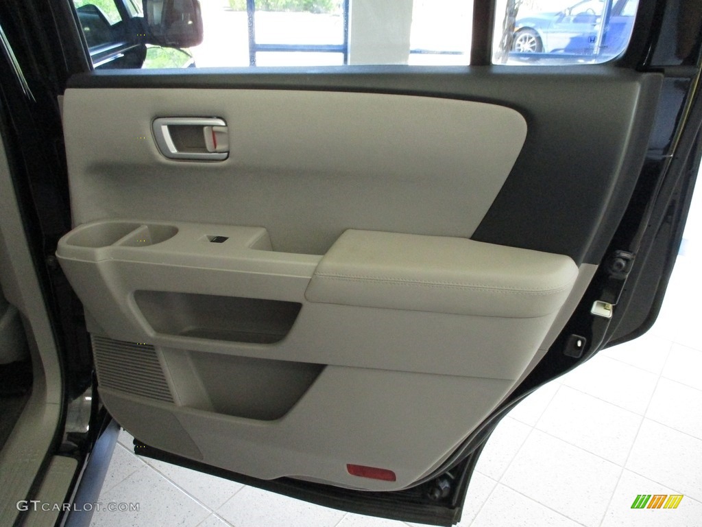 2015 Honda Pilot SE 4WD Gray Door Panel Photo #141998622