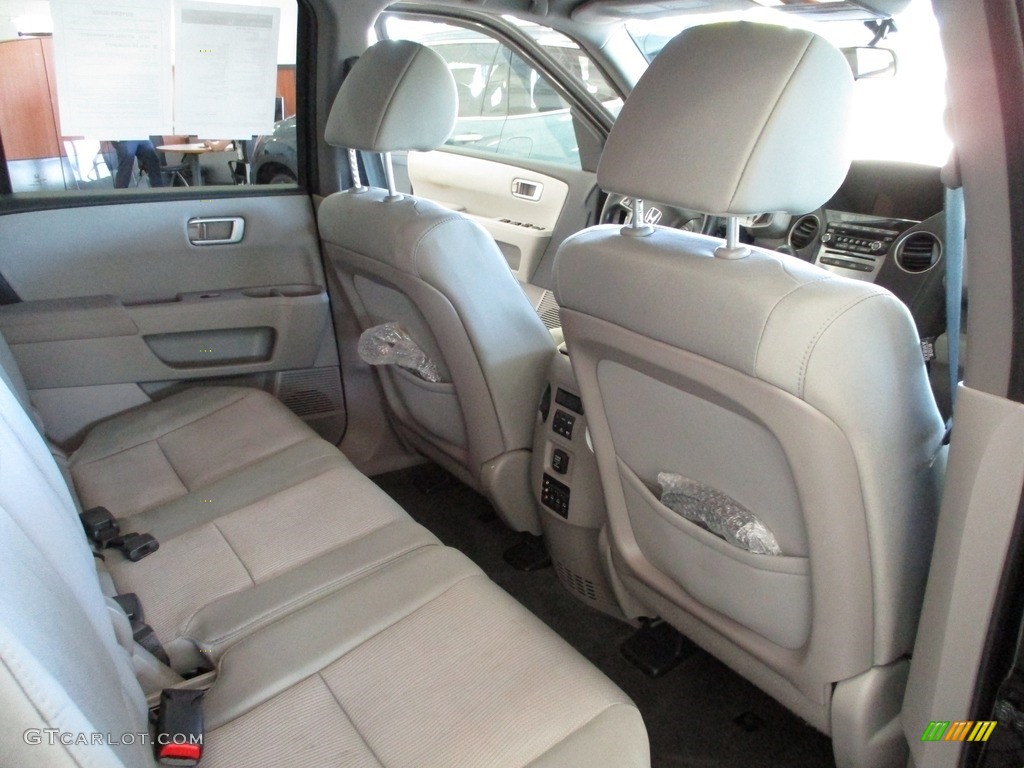 Gray Interior 2015 Honda Pilot SE 4WD Photo #141998646