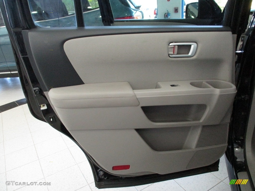 2015 Honda Pilot SE 4WD Gray Door Panel Photo #141998802