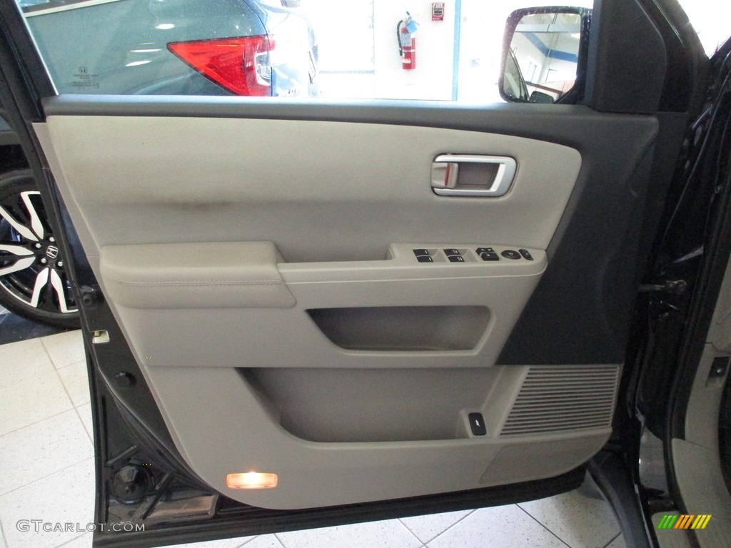 2015 Honda Pilot SE 4WD Gray Door Panel Photo #141998895
