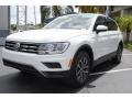 Pure White - Tiguan SE Photo No. 5
