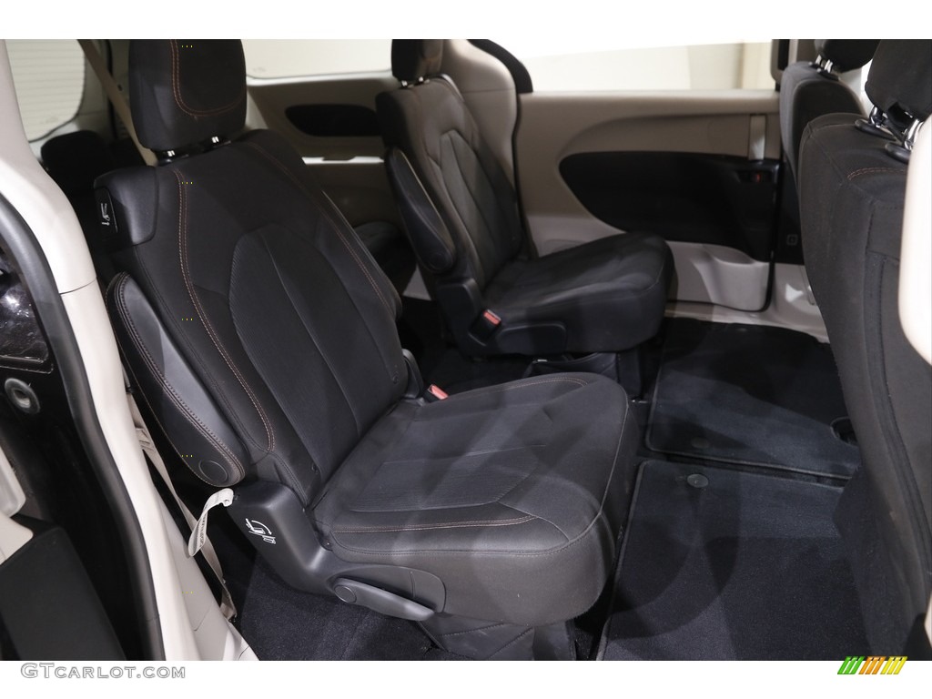 2017 Pacifica Touring - Dark Cordovan Pearl / Black/Alloy photo #17
