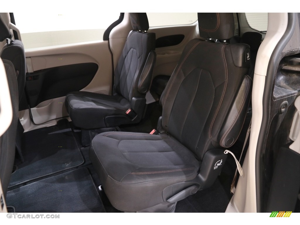 2017 Pacifica Touring - Dark Cordovan Pearl / Black/Alloy photo #18