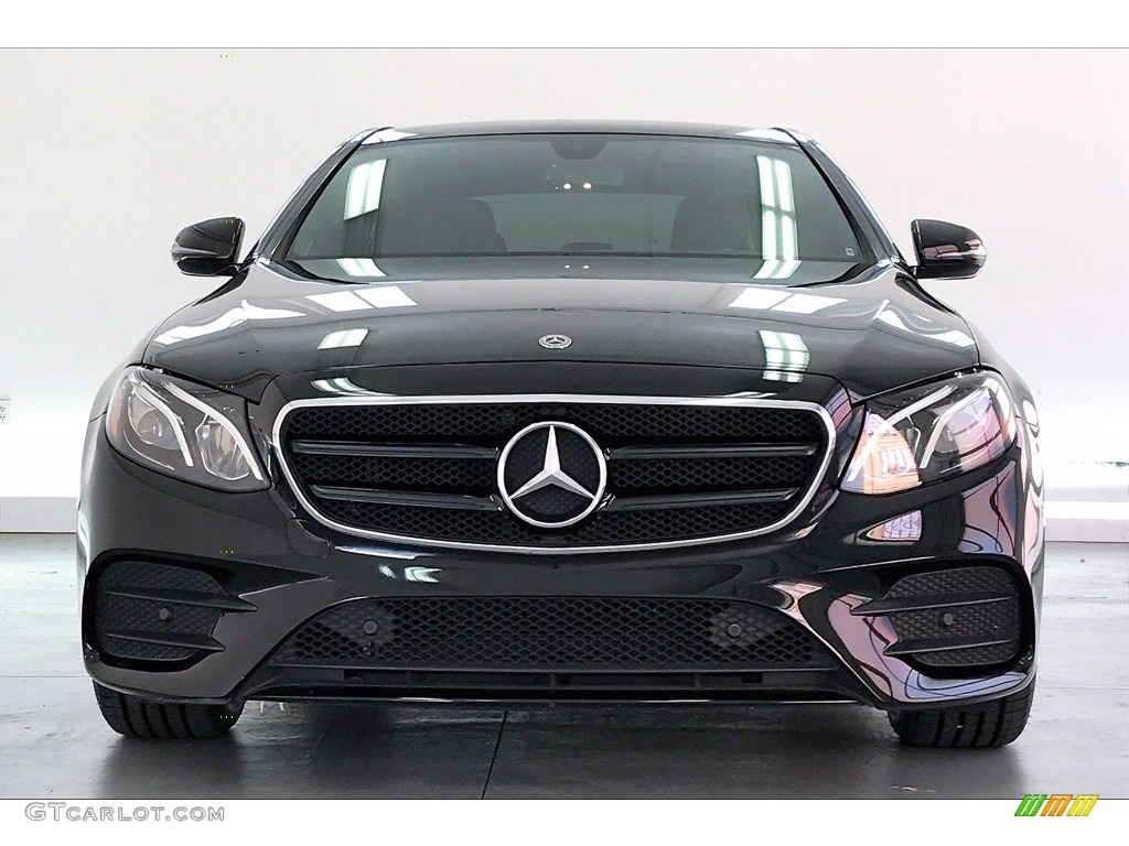 2018 E 400 4Matic Sedan - Black / Black photo #2