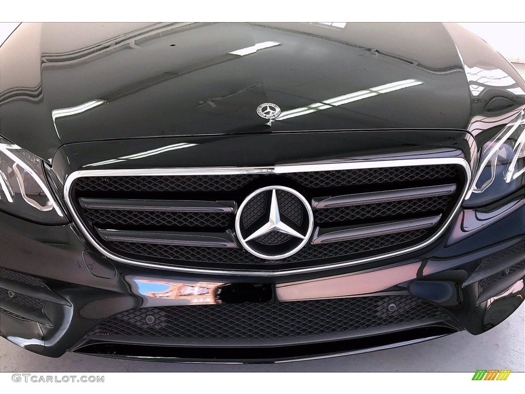 2018 E 400 4Matic Sedan - Black / Black photo #30