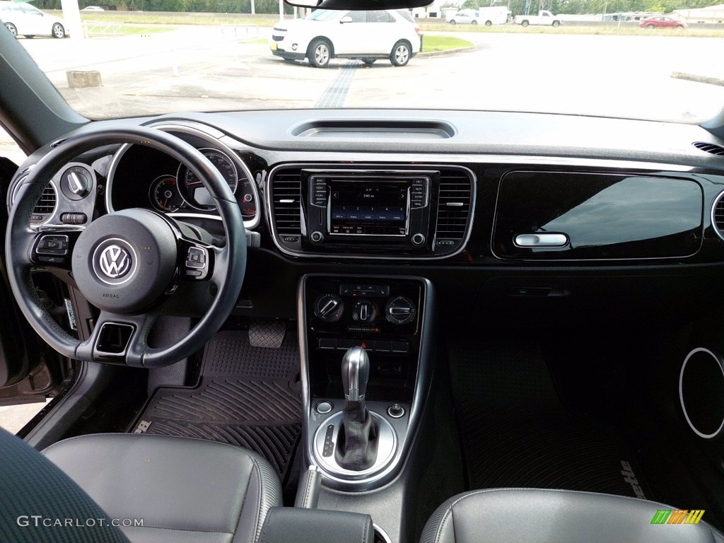 2017 Volkswagen Beetle 1.8T SEL Convertible Titan Black Dashboard Photo #142004679