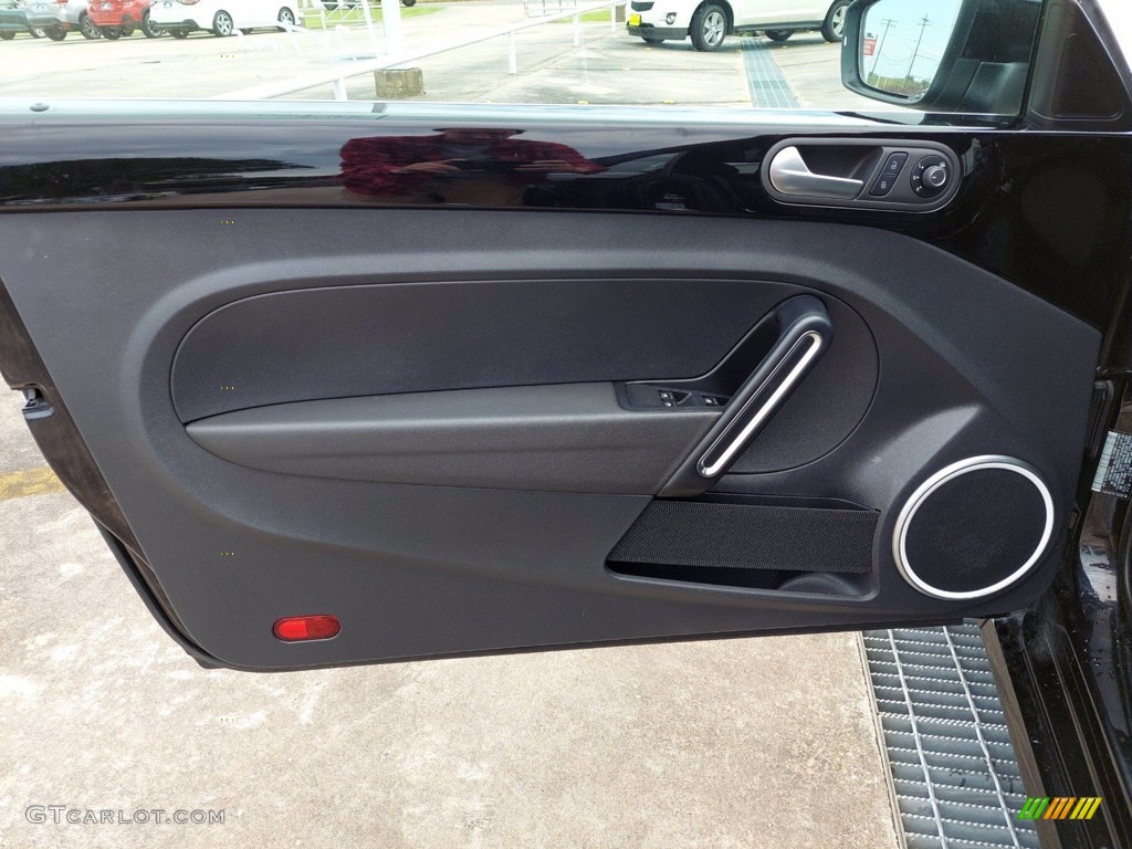 2017 Volkswagen Beetle 1.8T SEL Convertible Titan Black Door Panel Photo #142004778