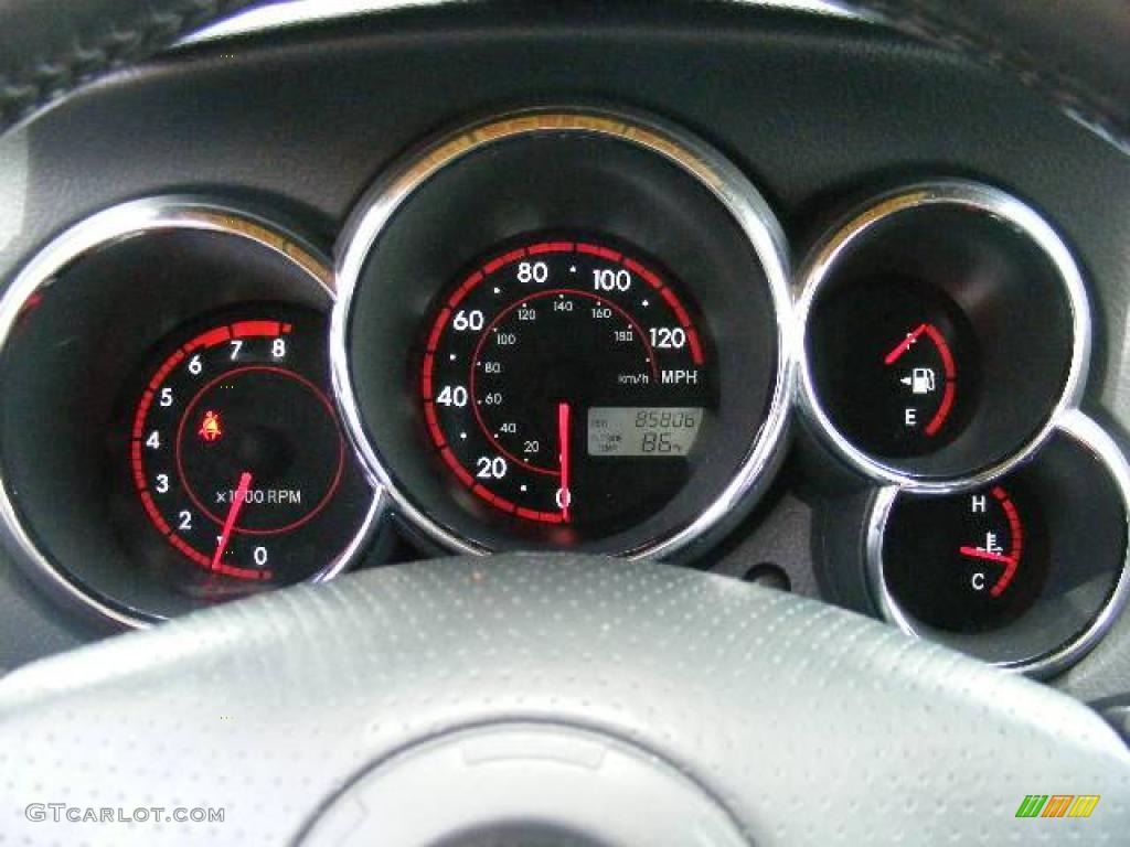 2007 Matrix XR - Silver Streak Mica / Dark Charcoal photo #16