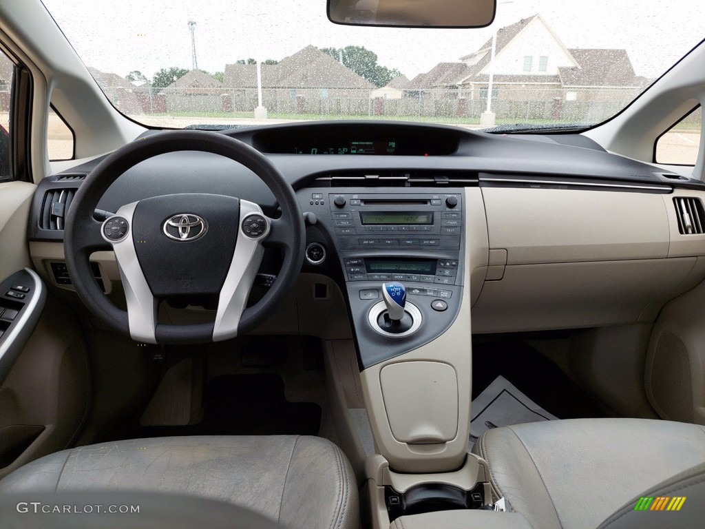 2010 Prius Hybrid IV - Barcelona Red Metallic / Bisque photo #22