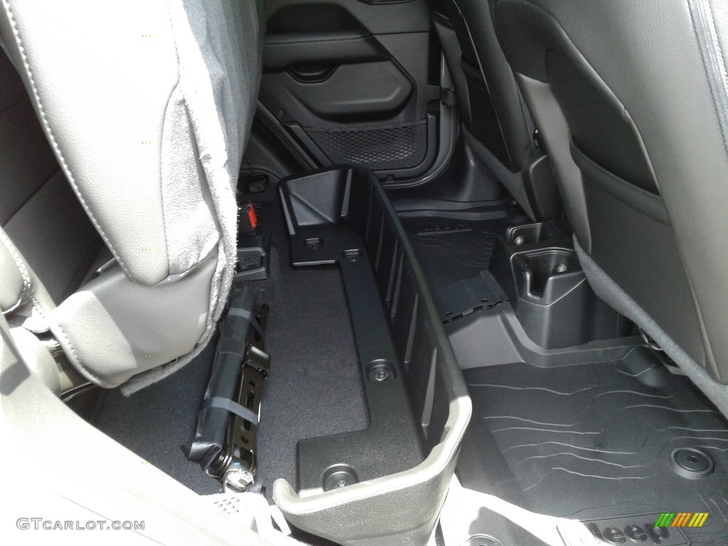 2021 Gladiator Overland 4x4 - Sting-Gray / Black photo #16