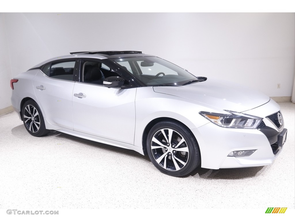 2018 Maxima Platinum - Brilliant Silver / Charcoal photo #1