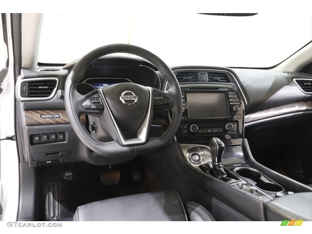 2018 Maxima Platinum - Brilliant Silver / Charcoal photo #7