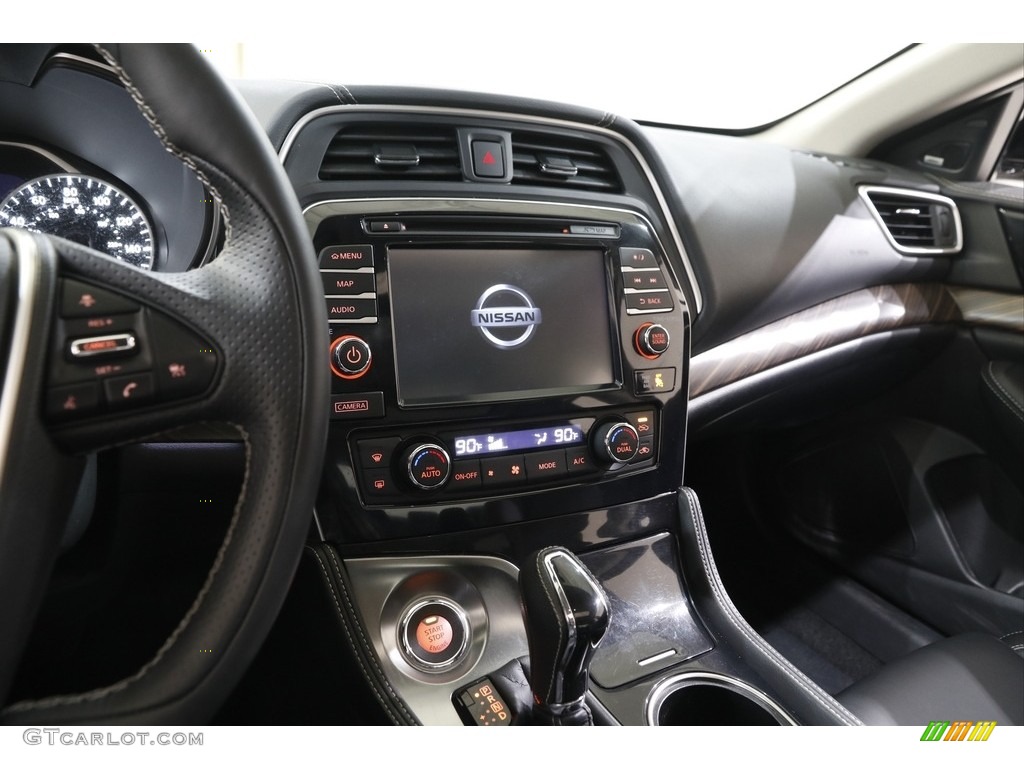 2018 Maxima Platinum - Brilliant Silver / Charcoal photo #10