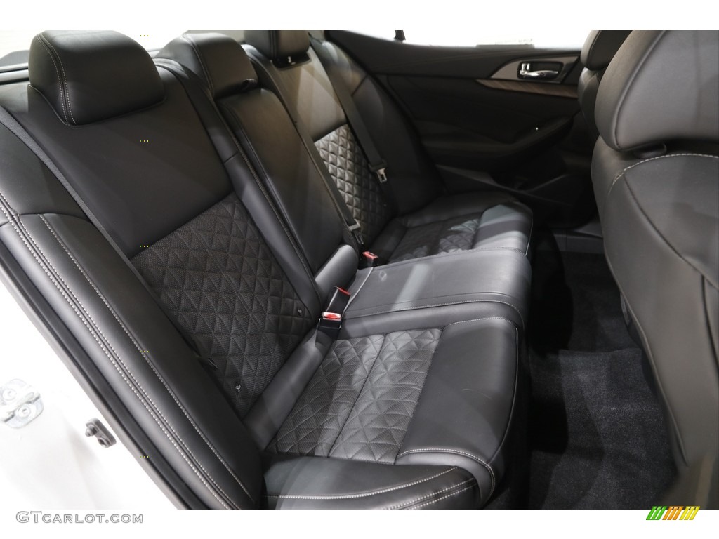 2018 Maxima Platinum - Brilliant Silver / Charcoal photo #18