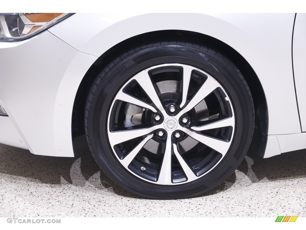 2018 Maxima Platinum - Brilliant Silver / Charcoal photo #22